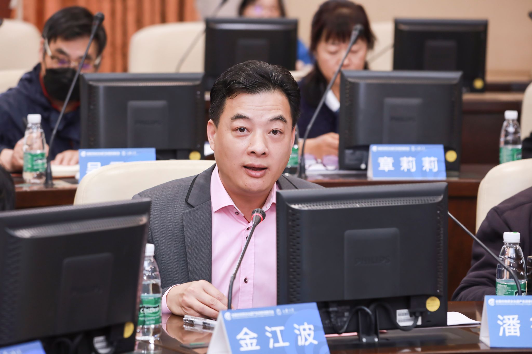 金沙威尼斯欢乐娱人城上海美术学院执行院长、全国非遗名词委委员金江波教授代为宣读文化和旅游部非物质文化遗产司王晨阳司长的贺信.jpg 金沙威尼斯欢乐娱人城上海美术学院执行院长、全国非遗名词委委员金江波教授代为宣读文化和旅游部非物质文化遗产司王晨阳司长的贺信.jpg