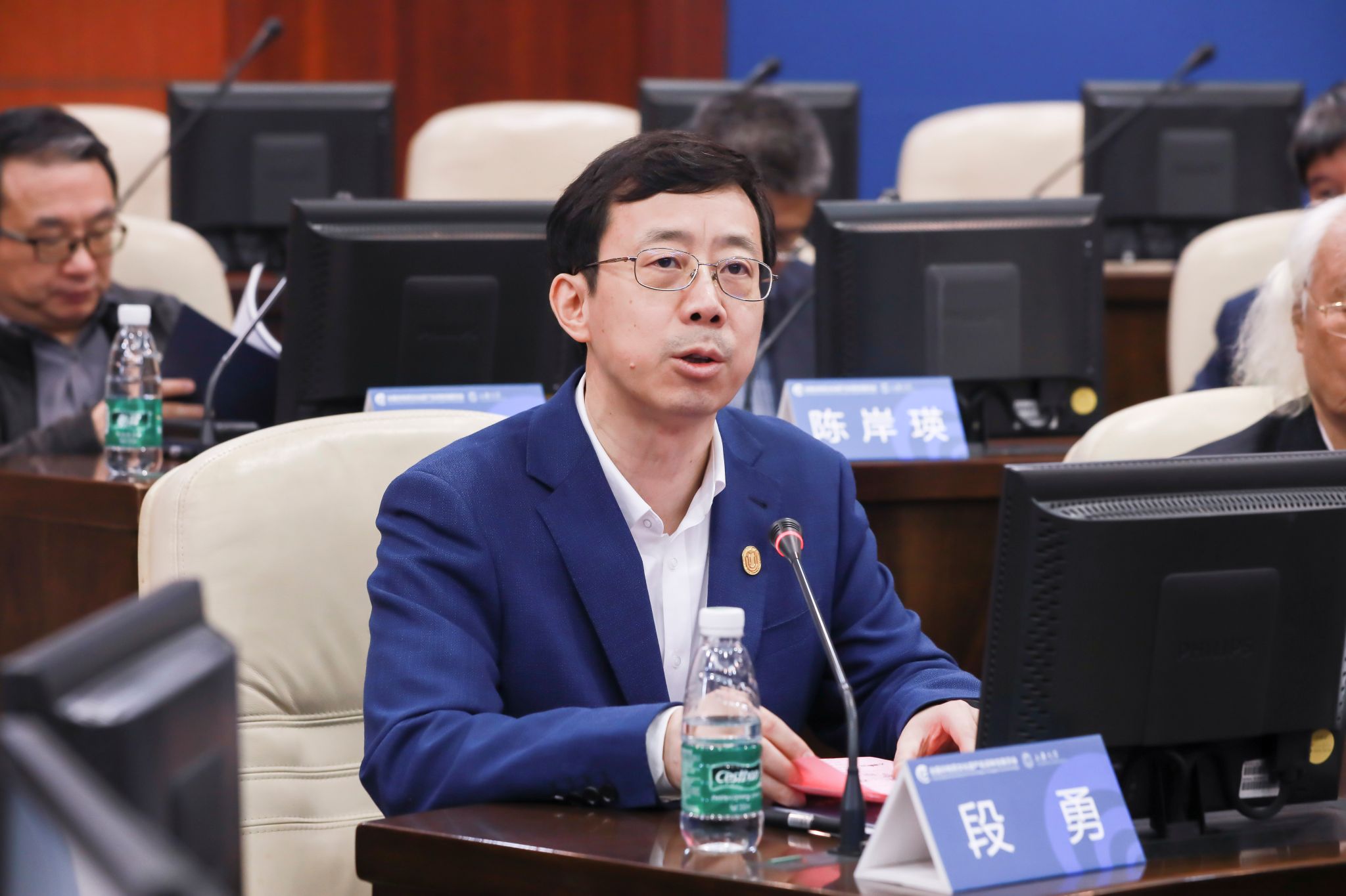 金沙威尼斯欢乐娱人城党委副书记、全国非遗名词委主任段勇先生主持会议.jpg 金沙威尼斯欢乐娱人城党委副书记、全国非遗名词委主任段勇先生主持会议.jpg